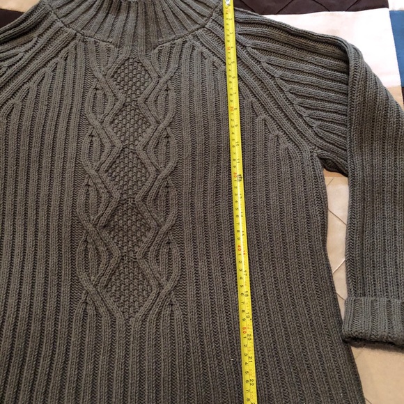 Liz Claiborne Cable Knit Sweater - EUC - Picture 8 of 11